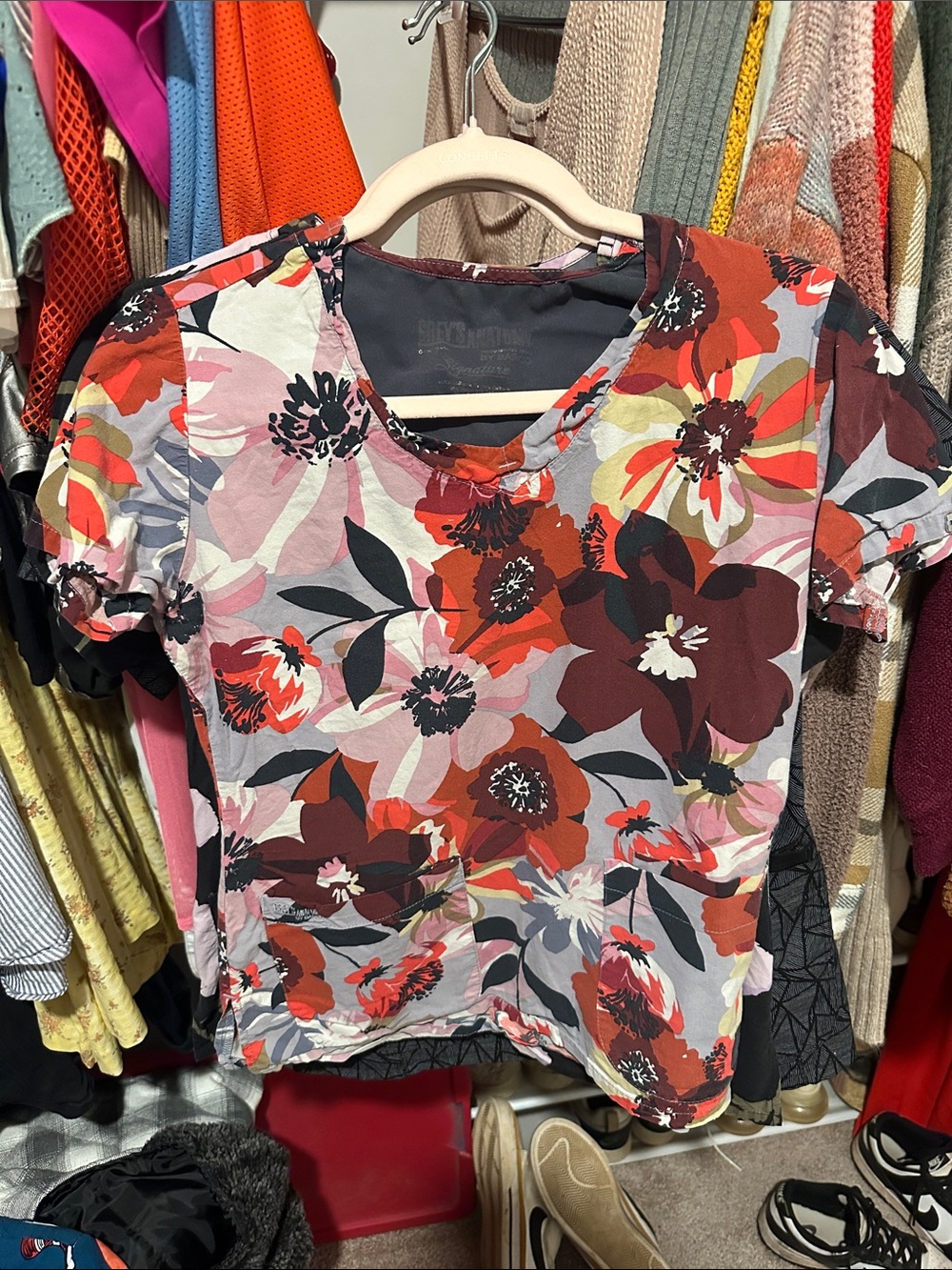 Grey's Anatomy Floral Short Sleeve Top in Red, Pink and Gray